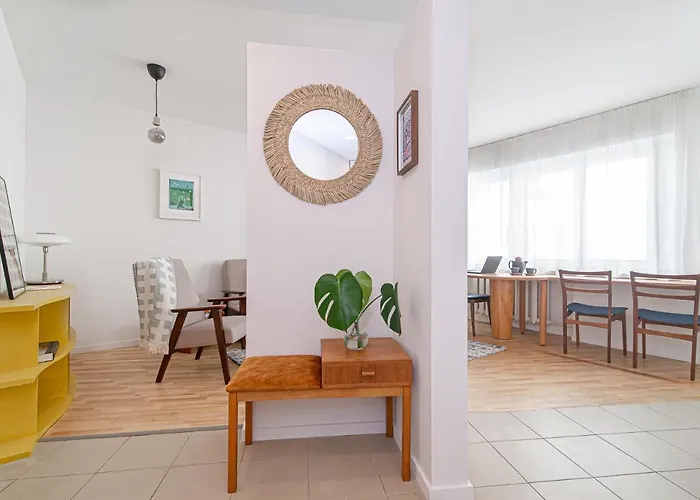 Slow-down, Relax, Take It Easy In Artsy Oasy *